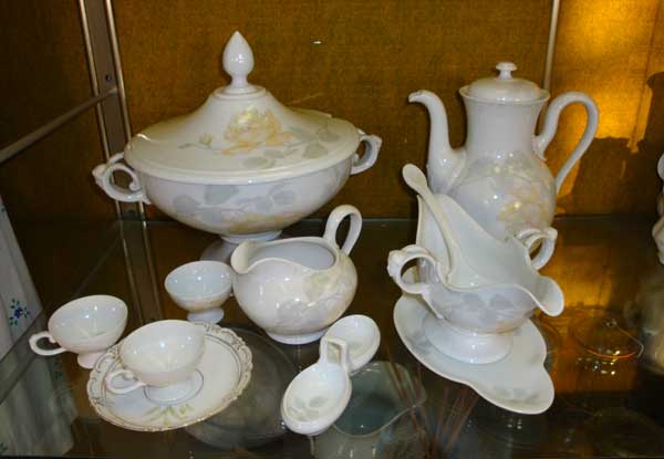 Zastawa stołowa firmy „Rosenthal” (niekompletna). Zastawa stołowa firmy „Rosenthal” (niekompletna).